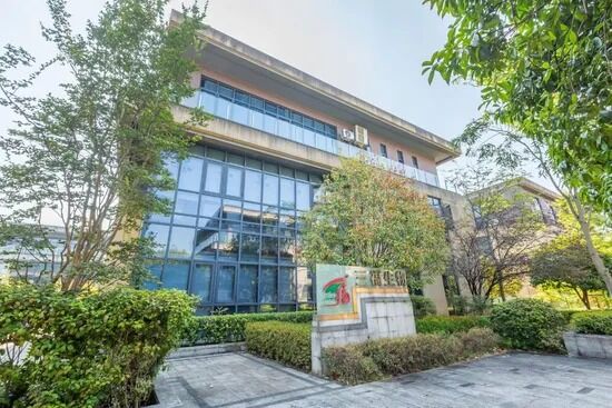 Poria Cocos Estratto 10% Polisaccaridi Polvere gialla marrone fine per alimenti funzionali e cure sanitarie